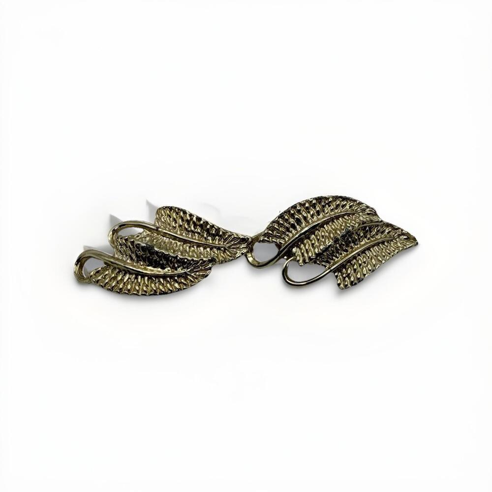 Vintage Gold Tone Leaf Clip On Earrings Textured Estate Auction Jewelry